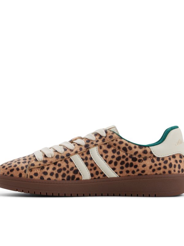 CHICSNEAKER2 - נעלי סניקרס רטרו דוגמת נחש לנשים