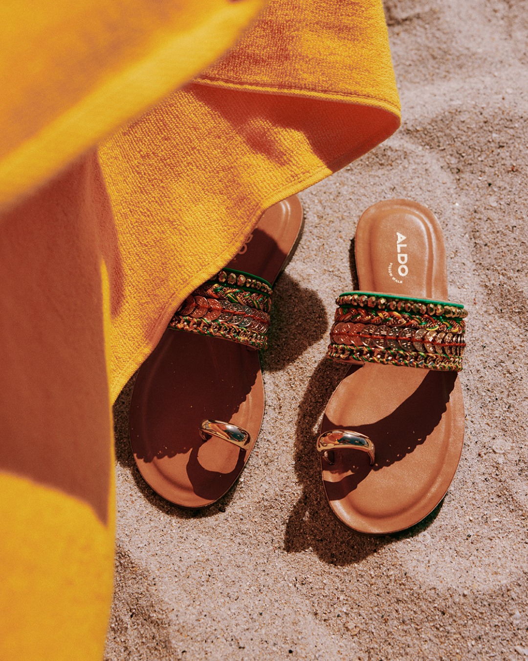 Summer Essentials. 
כי לוק קייצי מנצח מתחיל בכפכפים הנכונים.